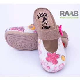 Filc anyagból készült virágmintás szobabapucs