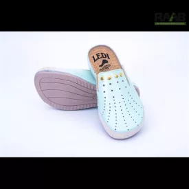   37-es méretű pisztácia színű bőr klumpa, gumis lábfejjel