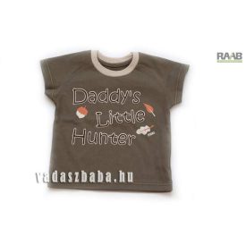   86-os méretű MOKI ”DADDY” FELIRATOS RÖVID UJJÚ FIÚ VADÁSZ PÓLÓ